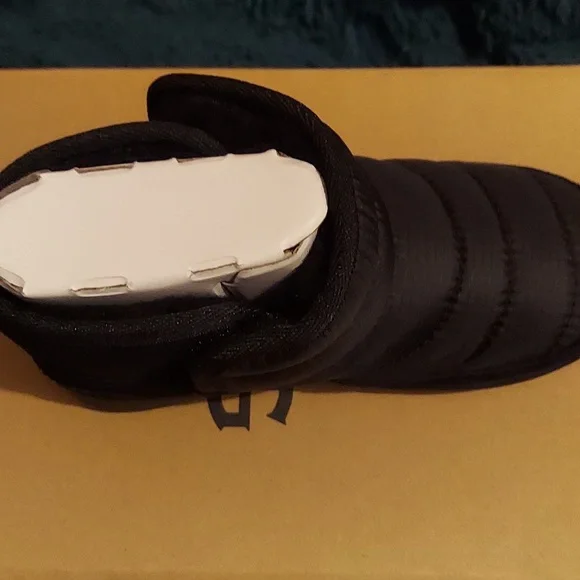 UGG | Zaylen Boots, Black, Size 10 - Picture 3 of 8